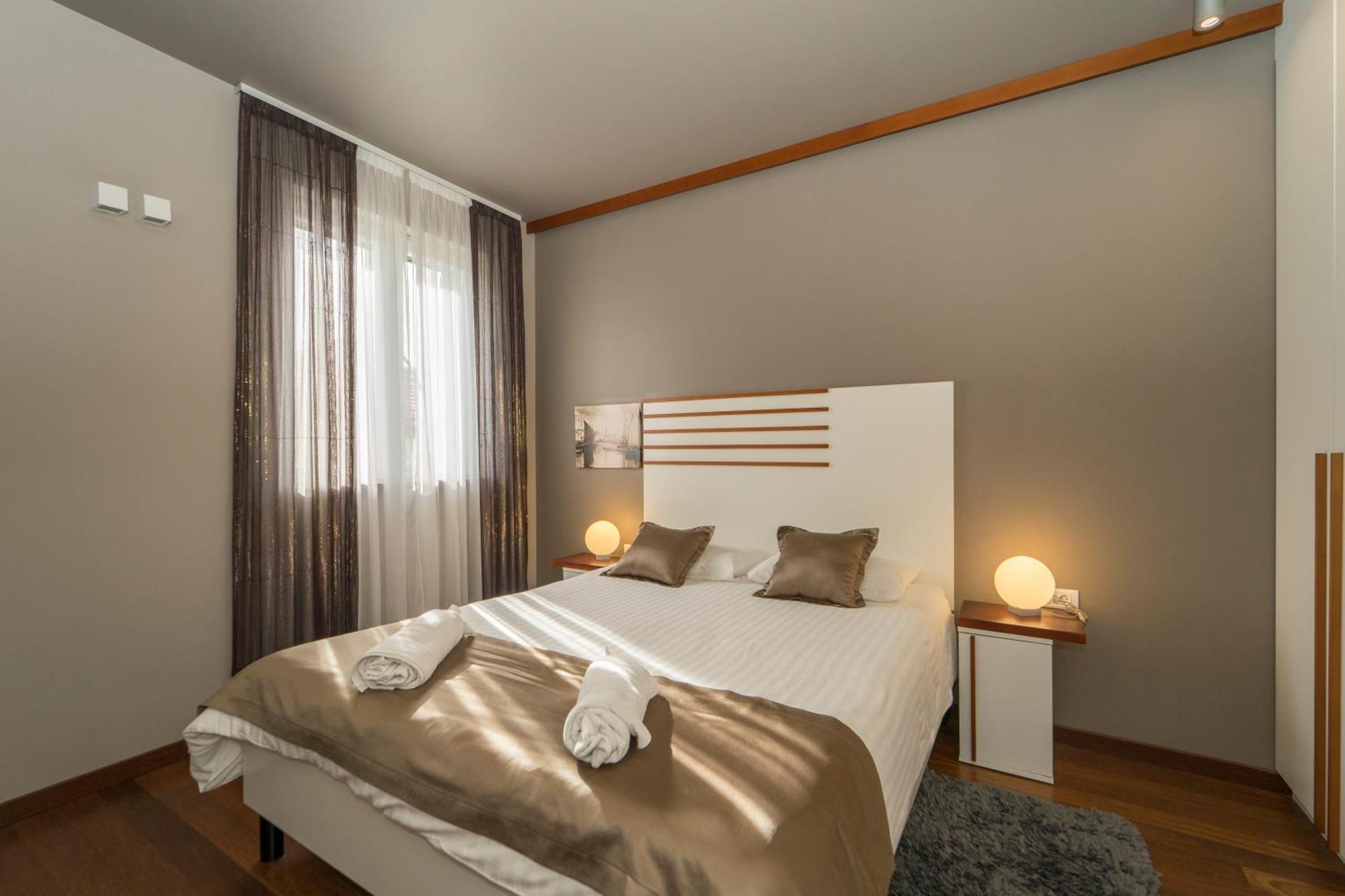 Luxury Rooms And Apartment Silente Bacvice Split Ngoại thất bức ảnh