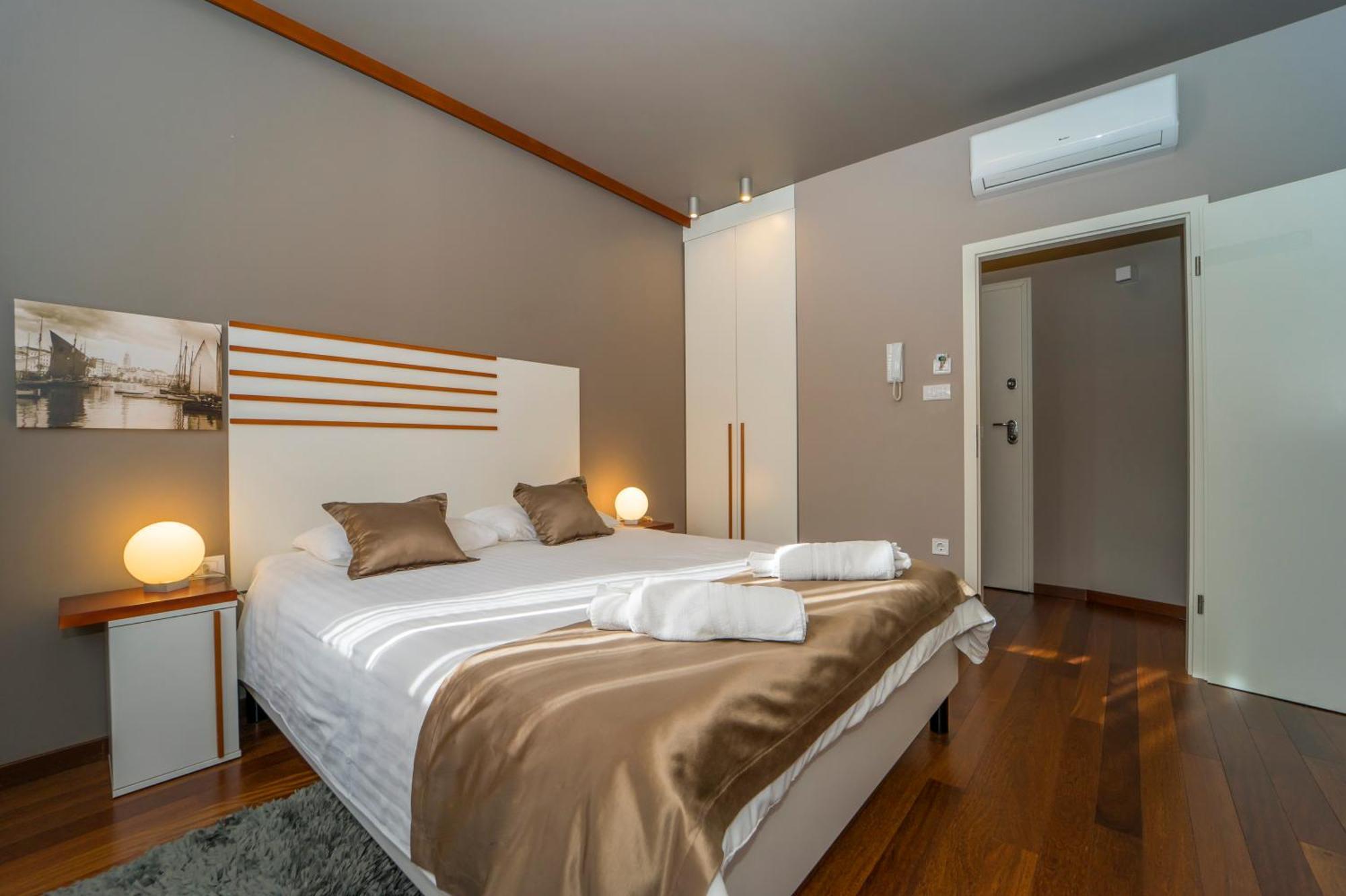 Luxury Rooms And Apartment Silente Bacvice Split Ngoại thất bức ảnh