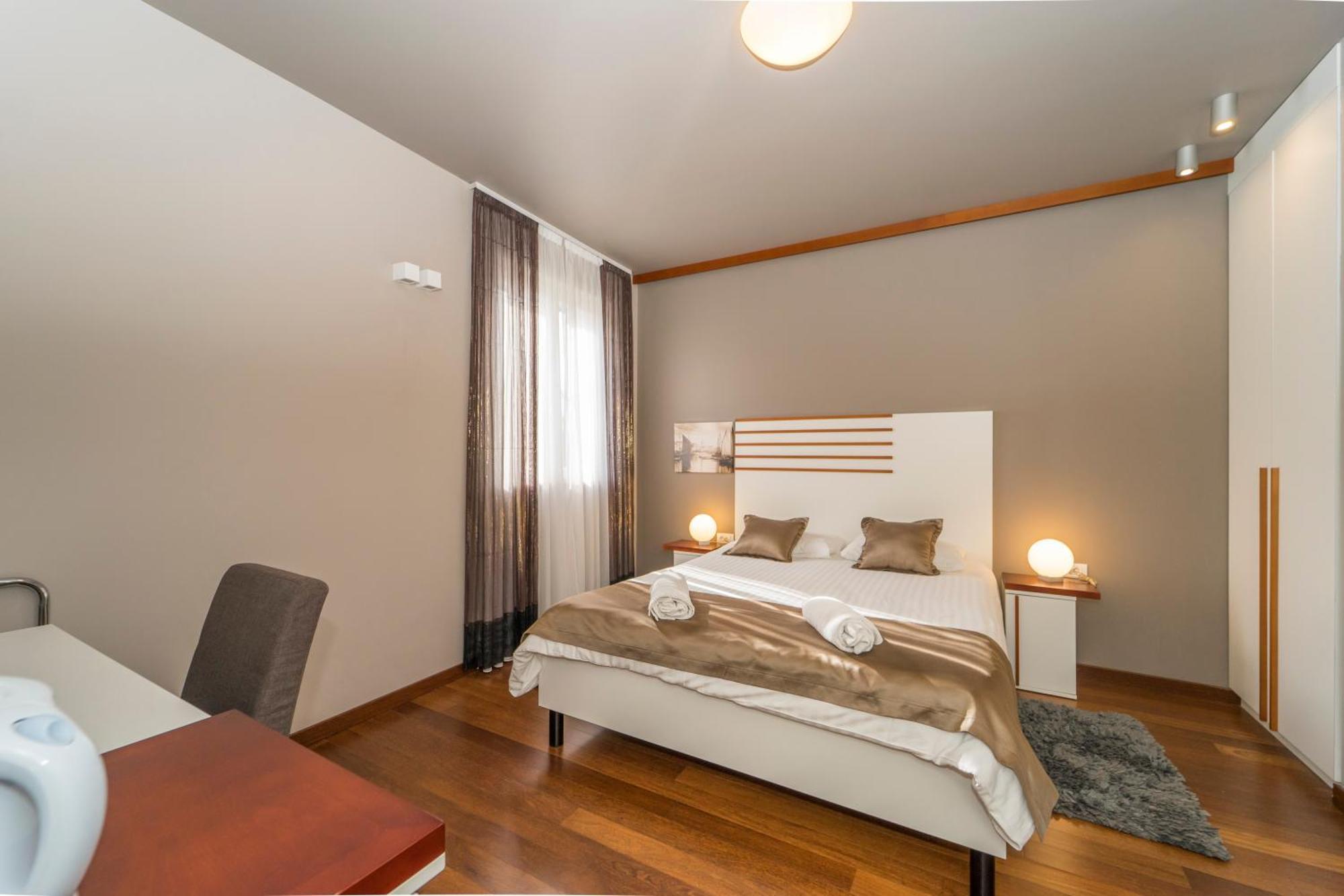 Luxury Rooms And Apartment Silente Bacvice Split Ngoại thất bức ảnh